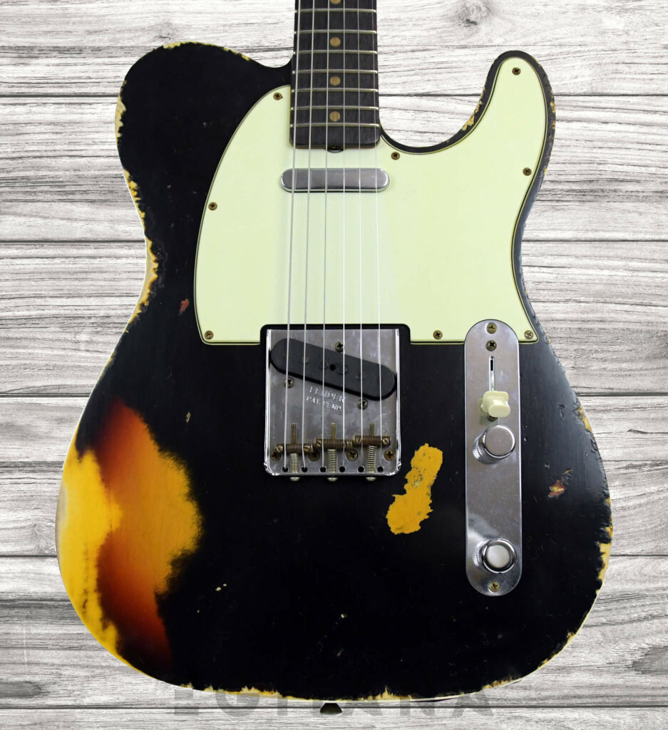 Fender Custom Shop 1960 Custom Heavy Relic Aged Black Chocolate 3 Color Sunburst egitana 937x1024 1