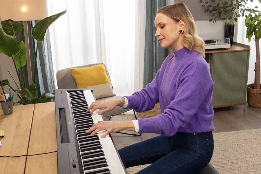 Yamaha P-145 B