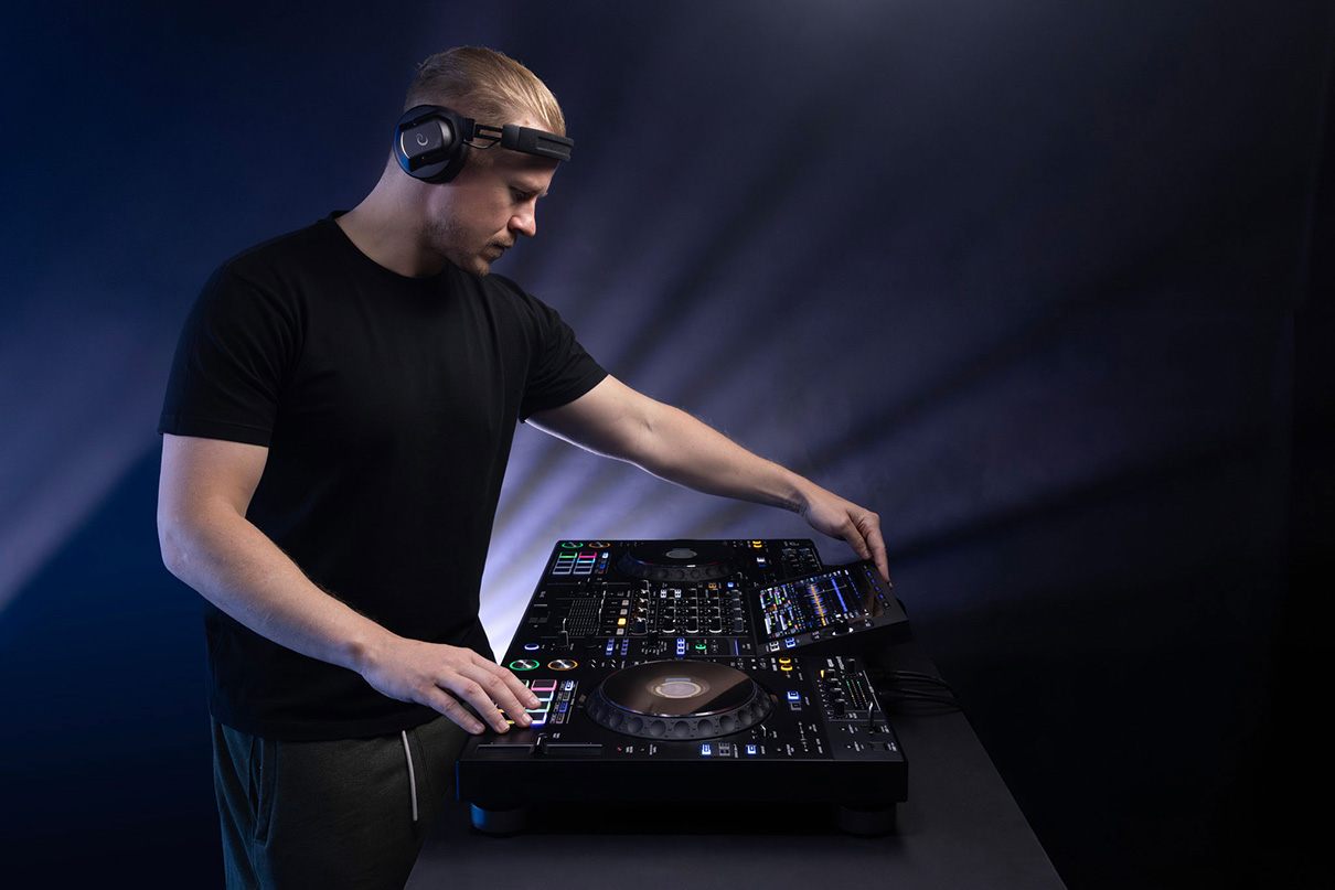 XDJ AZ
