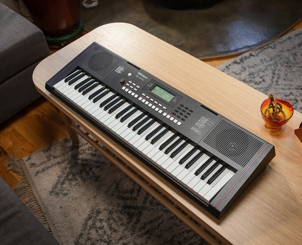 Roland E-X10: El Teclado Portátil Perfecto para Principiantes 4 e x10 content photo 01