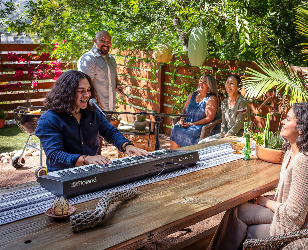 Roland E-X10: El Teclado Portátil Perfecto para Principiantes 6 e x10 content photo 02