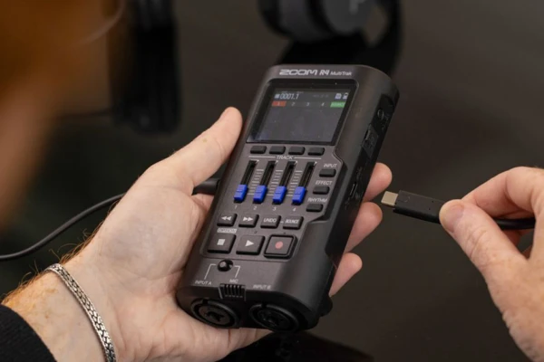 Zoom R4 CAPA