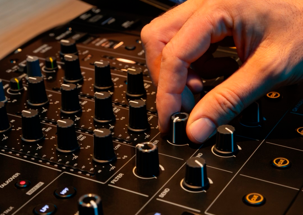AlphaTheta DJM-V5: el mezclador que lleva la mezcla creativa a otro nivel 4 DJM5