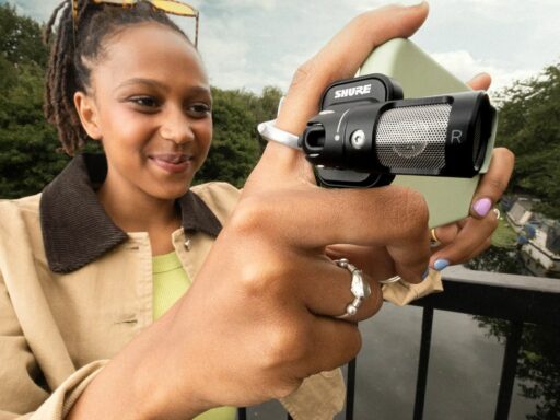 MV88 iPhone Video River Irie Close Up